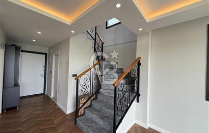 Küçükköy'de Havuzlu Site İçerisinde 4+1 Satılık Villa