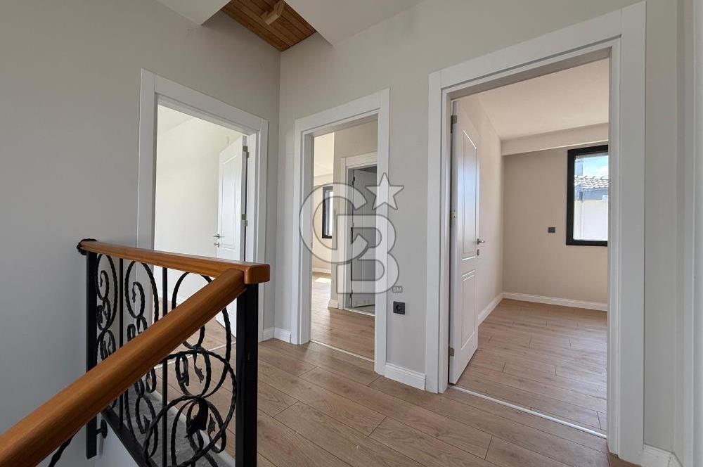 Küçükköy'de Havuzlu Site İçerisinde 4+1 Satılık Villa