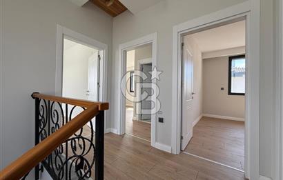 Küçükköy'de Havuzlu Site İçerisinde 4+1 Satılık Villa