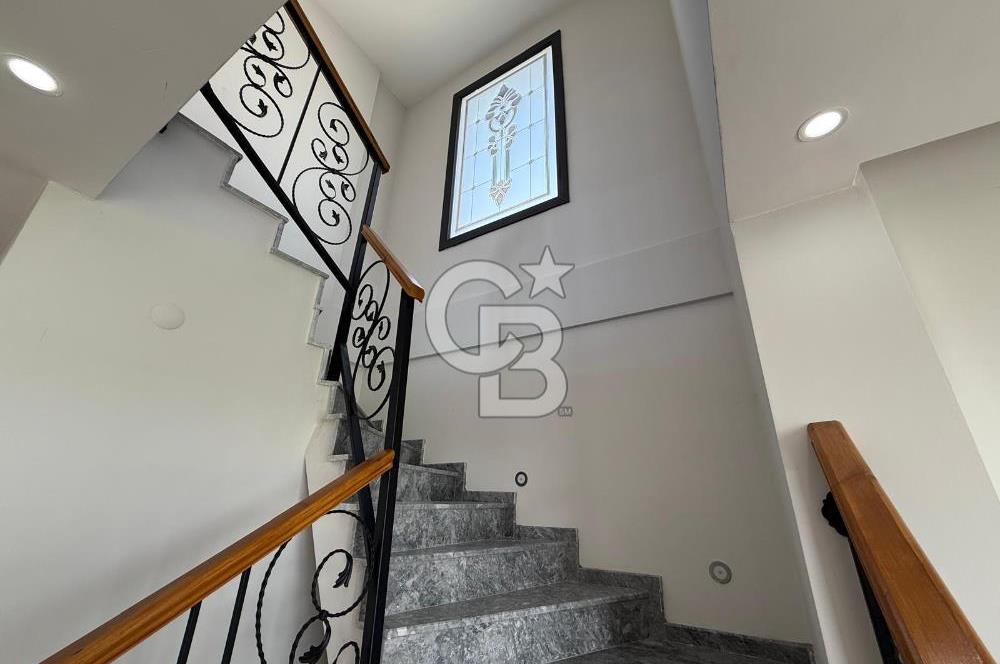 Küçükköy'de Havuzlu Site İçerisinde 4+1 Satılık Villa