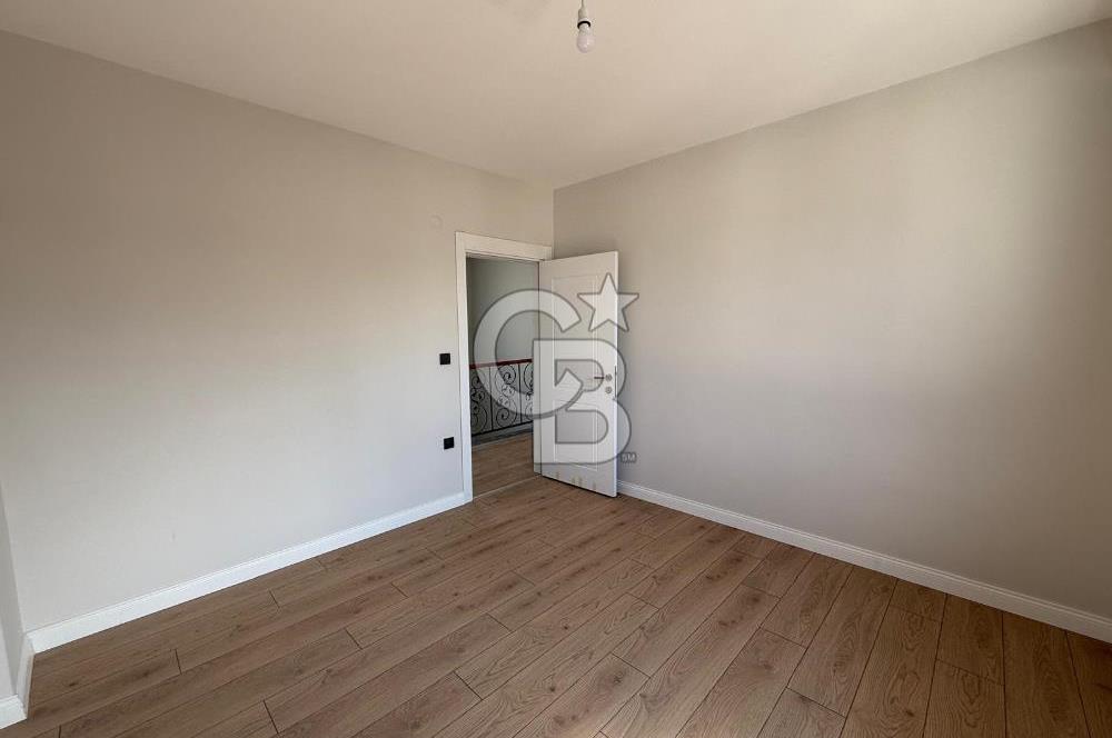 Küçükköy'de Havuzlu Site İçerisinde 4+1 Satılık Villa