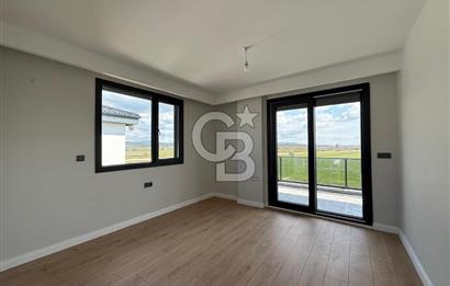 Küçükköy'de Havuzlu Site İçerisinde 4+1 Satılık Villa