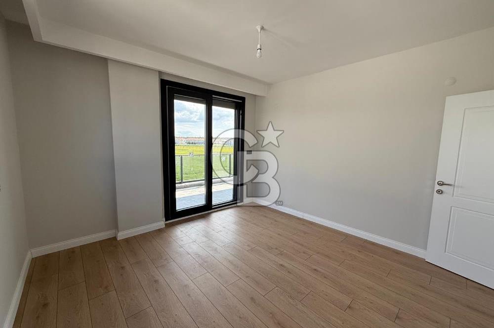 Küçükköy'de Havuzlu Site İçerisinde 4+1 Satılık Villa