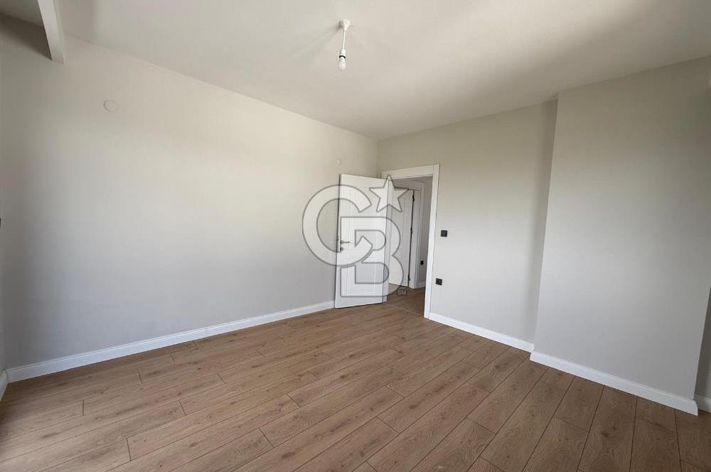 Küçükköy'de Havuzlu Site İçerisinde 4+1 Satılık Villa