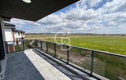 Küçükköy'de Havuzlu Site İçerisinde 4+1 Satılık Villa