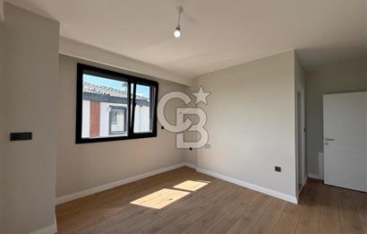 Küçükköy'de Havuzlu Site İçerisinde 4+1 Satılık Villa