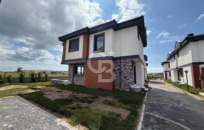Küçükköy'de Havuzlu Site İçerisinde 4+1 Satılık Villa