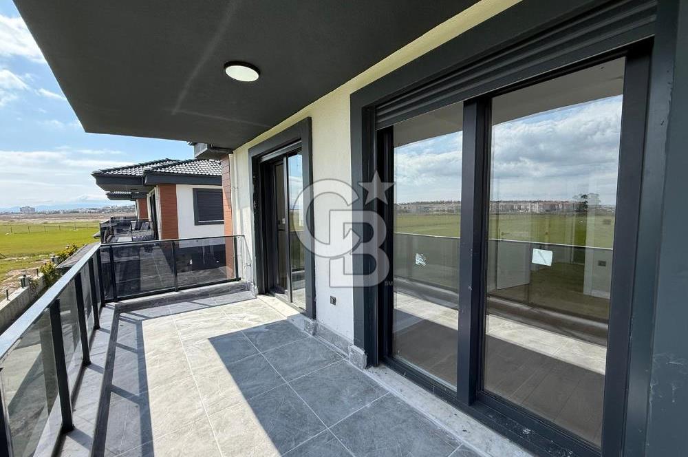 Küçükköy'de Havuzlu Site İçerisinde 4+1 Satılık Villa