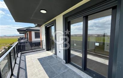 Küçükköy'de Havuzlu Site İçerisinde 4+1 Satılık Villa