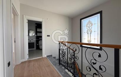 Küçükköy'de Havuzlu Site İçerisinde 4+1 Satılık Villa