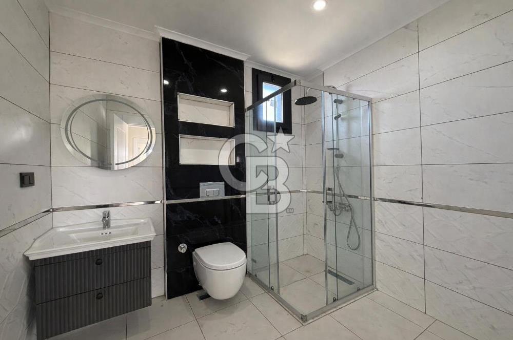 Küçükköy'de Havuzlu Site İçerisinde 4+1 Satılık Villa