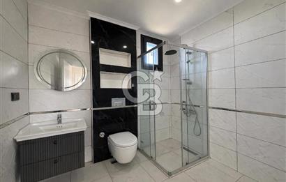 Küçükköy'de Havuzlu Site İçerisinde 4+1 Satılık Villa