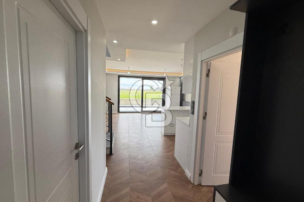 Küçükköy'de Havuzlu Site İçerisinde 4+1 Satılık Villa