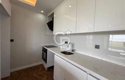 Küçükköy'de Havuzlu Site İçerisinde 4+1 Satılık Villa