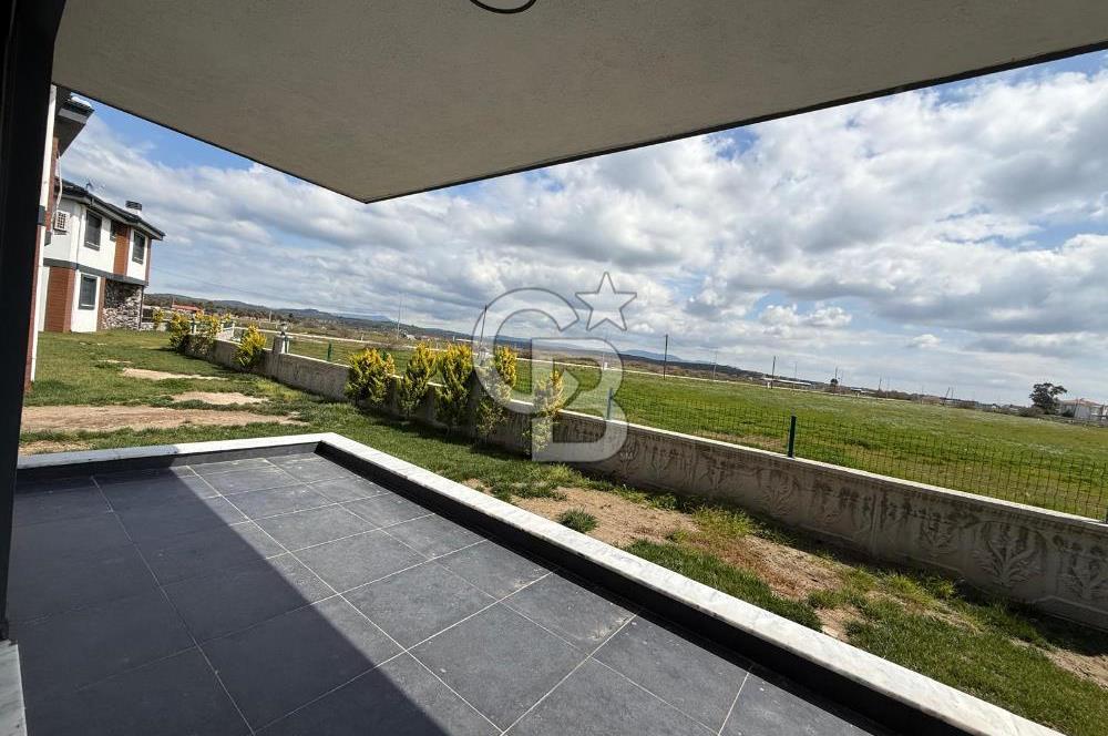 Küçükköy'de Havuzlu Site İçerisinde 4+1 Satılık Villa