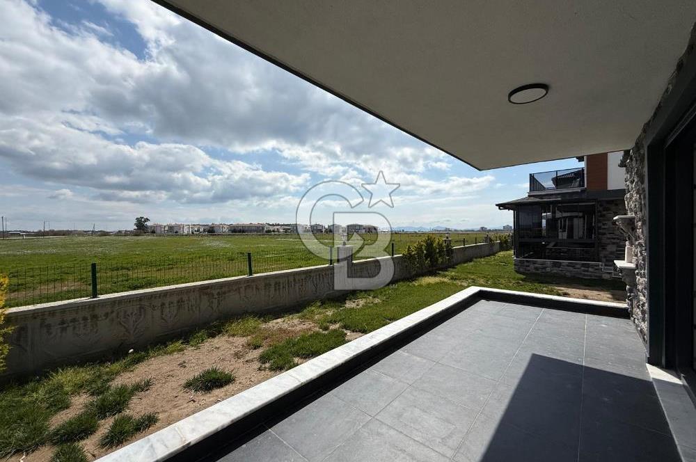 Küçükköy'de Havuzlu Site İçerisinde 4+1 Satılık Villa