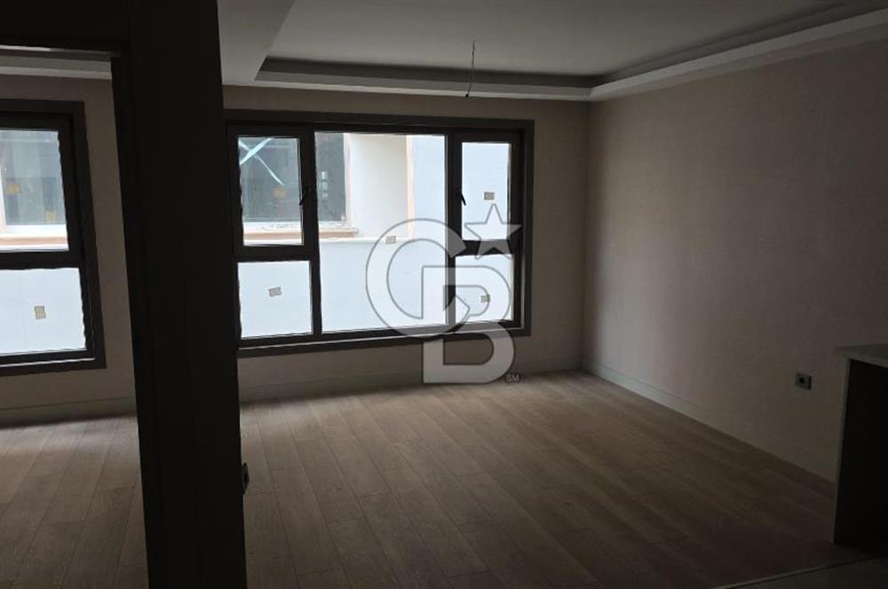 ÖVEÇLER'DE MERKEZE, ULAŞIMA YAKIN 1+1 DAİRE