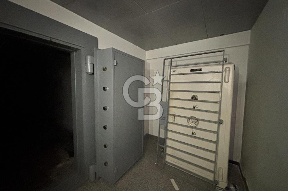 BANKADAN ŞİŞLİ'DE SATILIK CADDE ÜSTÜ BİNA