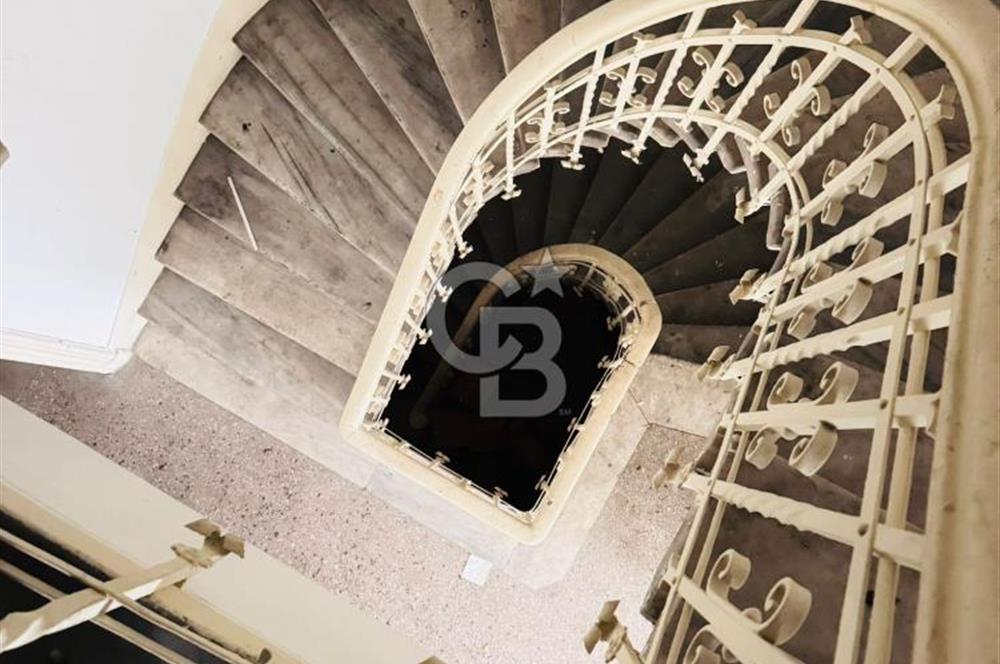 BANKADAN ŞİŞLİ'DE SATILIK CADDE ÜSTÜ BİNA