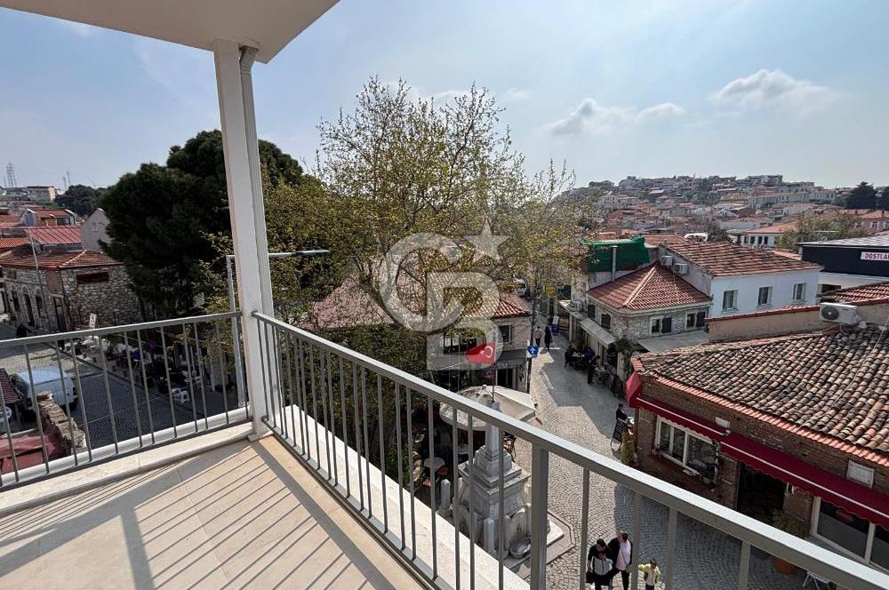 Urla Mermeli Çeşme'de İki Tapulu Yenilenmiş Satılık Geniş Ofis