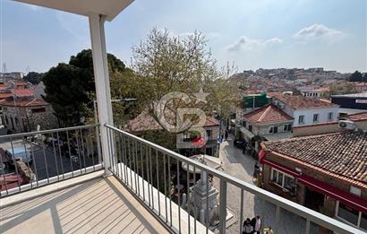 Urla Mermeli Çeşme'de İki Tapulu Yenilenmiş Satılık Geniş Ofis