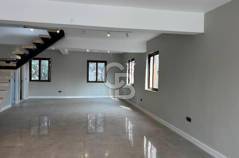 Urla Mermeli Çeşme'de İki Tapulu Yenilenmiş Satılık Geniş Ofis