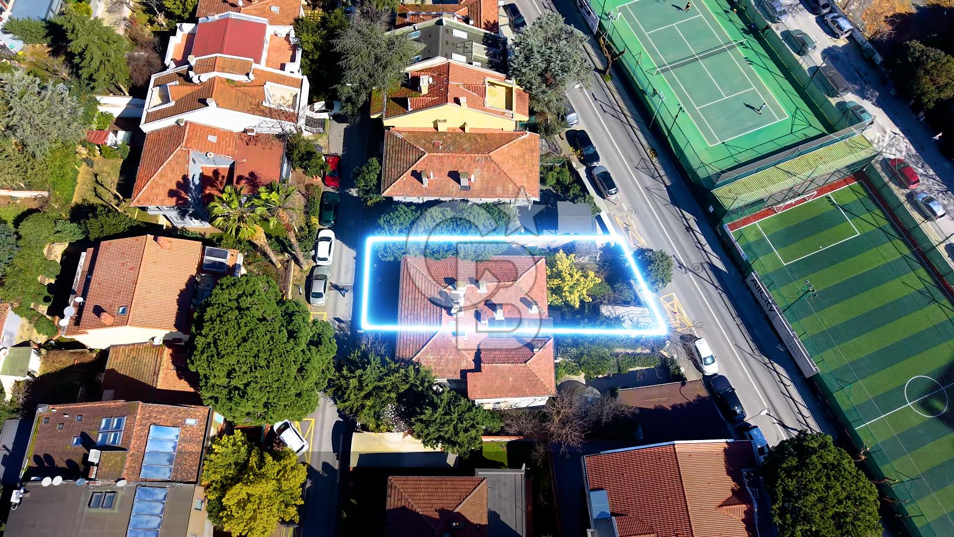 Koşuyolu Parkına Cephe Ticari+Konut İmarlı Bina 