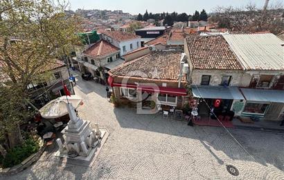 Urla Mermeli Çeşme'de İki Tapulu Yenilenmiş Satılık Geniş Ofis