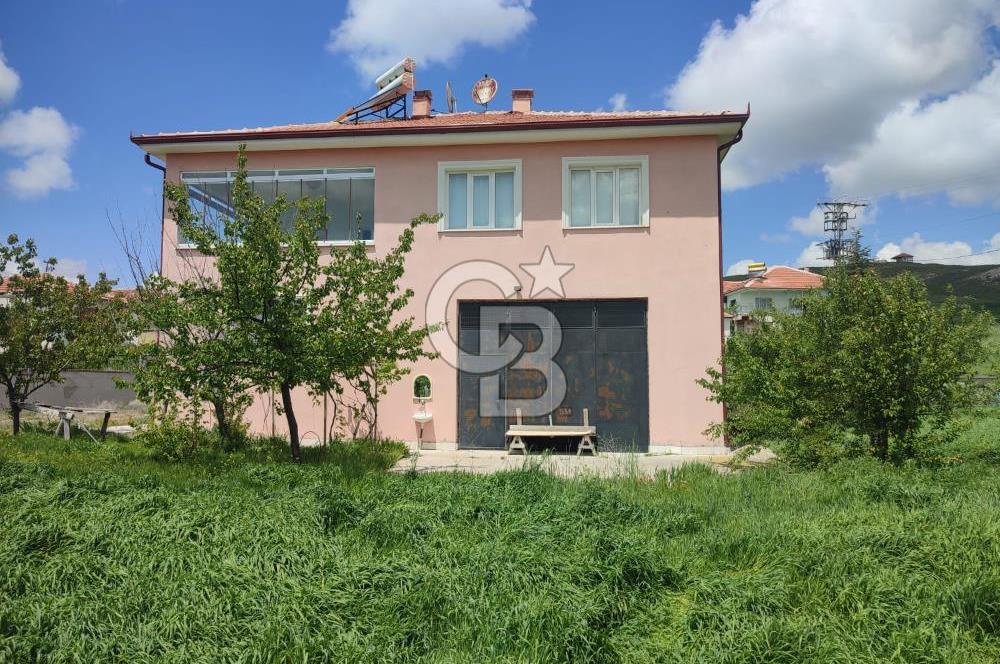 Doğankent Çavuşlu'da 4000 m2 Arsada 3+1 - 2 Mutfaklı Satılık Ev