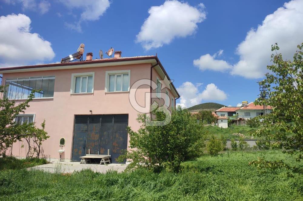 Doğankent Çavuşlu'da 4000 m2 Arsada 3+1 - 2 Mutfaklı Satılık Ev