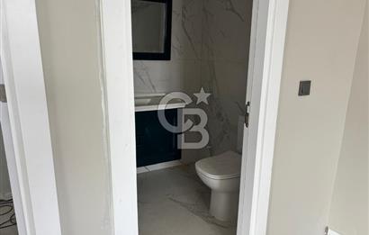 Urla Mermeli Çeşme'de İki Tapulu Yenilenmiş Satılık Geniş Ofis