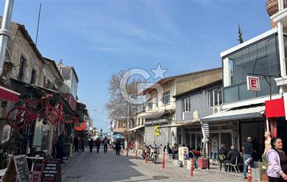 Urla Mermeli Çeşme'de İki Tapulu Yenilenmiş Satılık Geniş Ofis