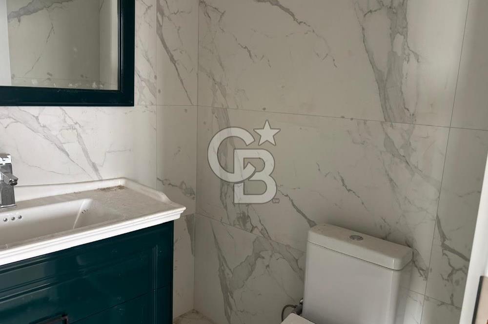 Urla Mermeli Çeşme'de İki Tapulu Yenilenmiş Satılık Geniş Ofis