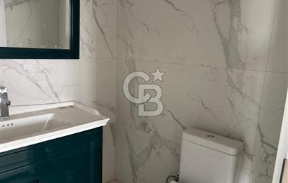 Urla Mermeli Çeşme'de İki Tapulu Yenilenmiş Satılık Geniş Ofis