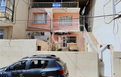 Karabağlar Gülyaka mahallesinde Satilik 2 Katli Bina