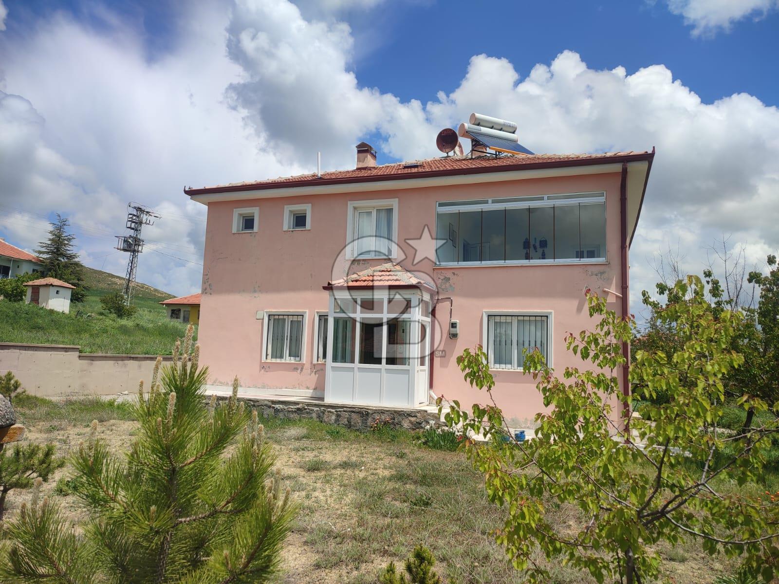Doğankent Çavuşlu'da 4000 m2 Arsada 3+1 - 2 Mutfaklı Satılık Ev