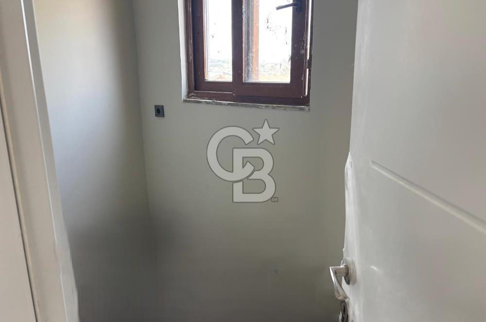 Urla Mermeli Çeşme'de İki Tapulu Yenilenmiş Satılık Geniş Ofis