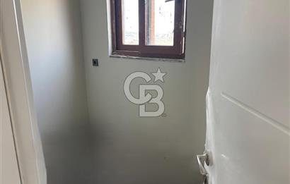 Urla Mermeli Çeşme'de İki Tapulu Yenilenmiş Satılık Geniş Ofis