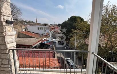 Urla Mermeli Çeşme'de İki Tapulu Yenilenmiş Satılık Geniş Ofis