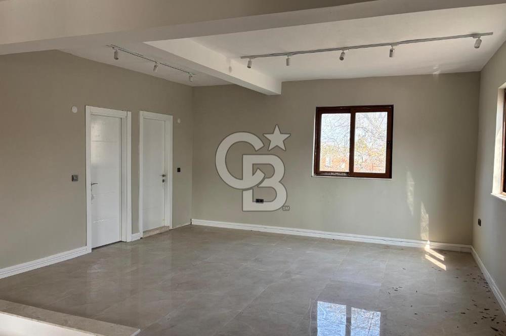 Urla Mermeli Çeşme'de İki Tapulu Yenilenmiş Satılık Geniş Ofis