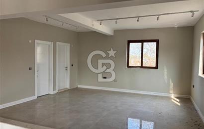 Urla Mermeli Çeşme'de İki Tapulu Yenilenmiş Satılık Geniş Ofis