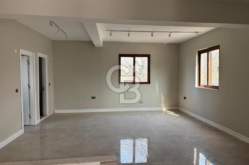 Urla Mermeli Çeşme'de İki Tapulu Yenilenmiş Satılık Geniş Ofis