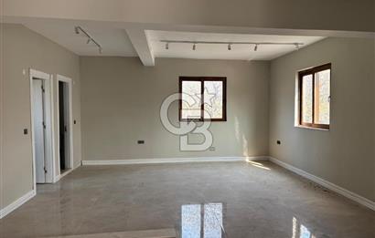 Urla Mermeli Çeşme'de İki Tapulu Yenilenmiş Satılık Geniş Ofis