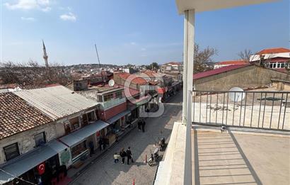Urla Mermeli Çeşme'de İki Tapulu Yenilenmiş Satılık Geniş Ofis