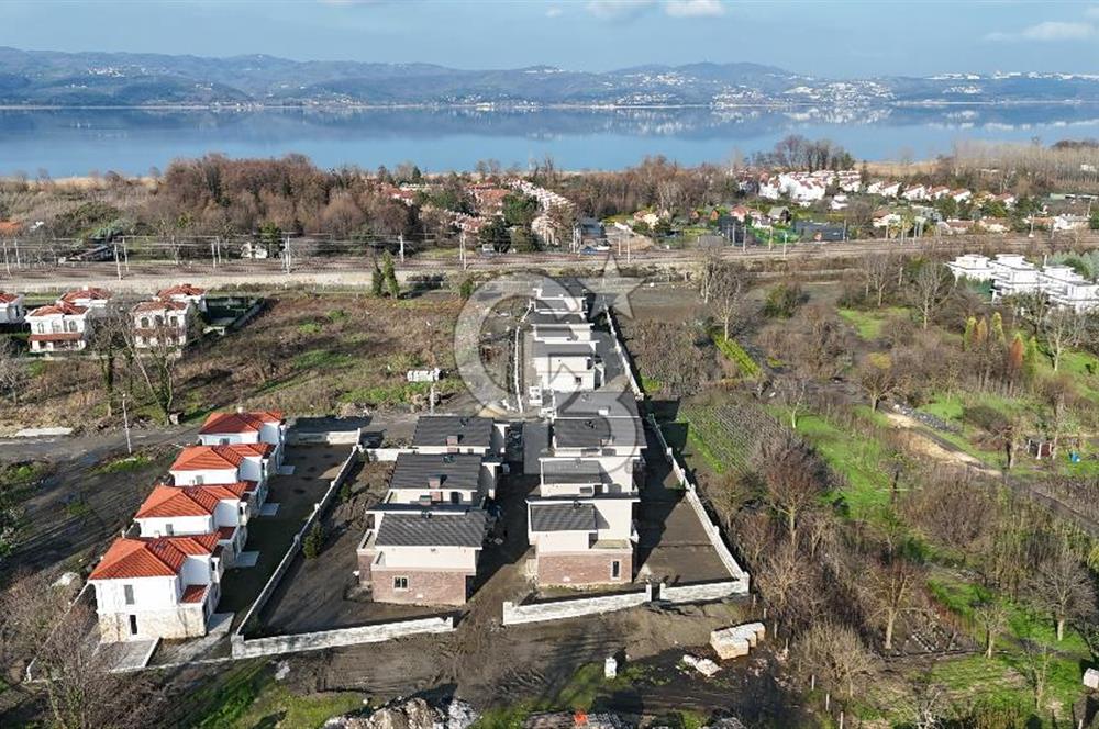 Göl ve Şehir Arasında Saklı Bir Cennet: Modern Tasarım, Müstakil