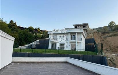 Lüksün Zirvesi: 5+1 Müstakil Havuzlu Göl Manzaralı Malikane