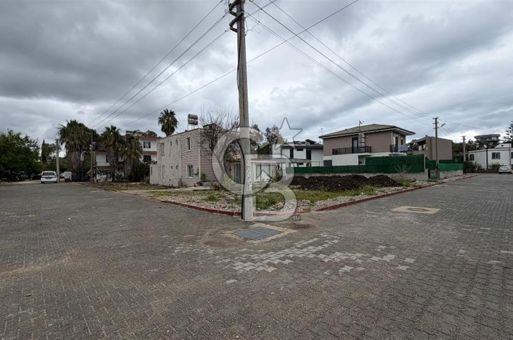 KEMER ÇAMYUVA MERKEZDE SATILIK KÖŞE VİLLA PARSELİ 819 MT2