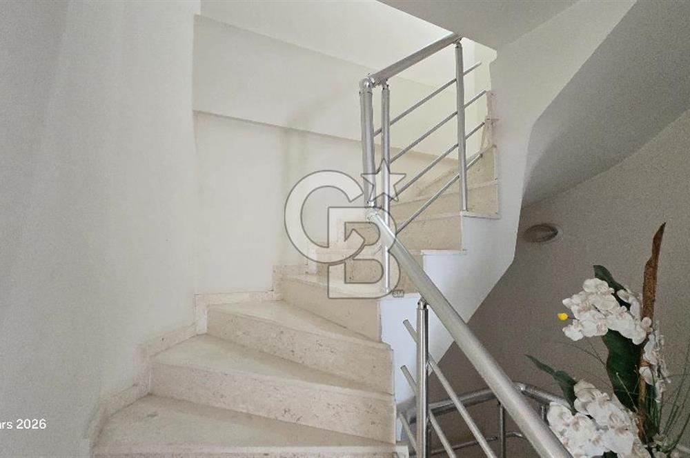 KUŞADASI SOĞUCAKTA SELCUK DENGE SİTESİ 5+2 TRİPLEKS VİLLA