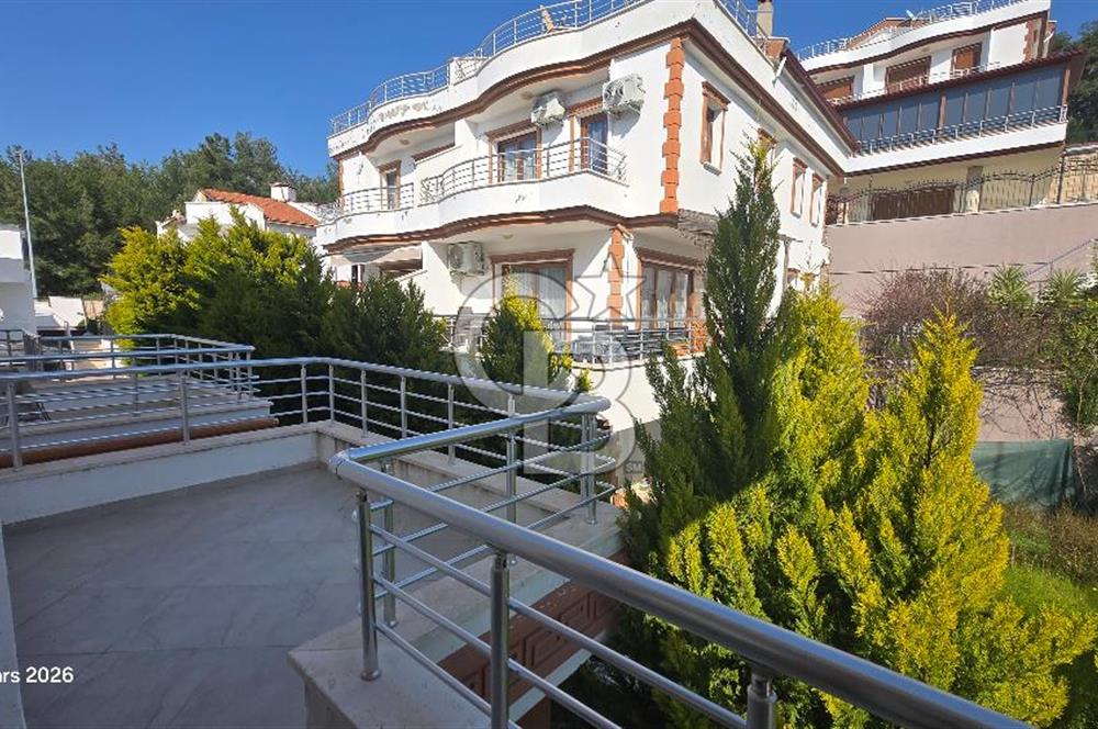 KUŞADASI SOĞUCAKTA SELCUK DENGE SİTESİ 5+2 TRİPLEKS VİLLA