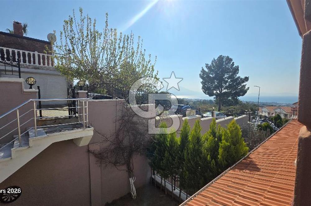 KUŞADASI SOĞUCAKTA SELCUK DENGE SİTESİ 5+2 TRİPLEKS VİLLA